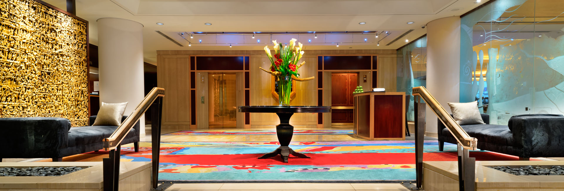 Metropolitan Hotel Vancouver, lobby