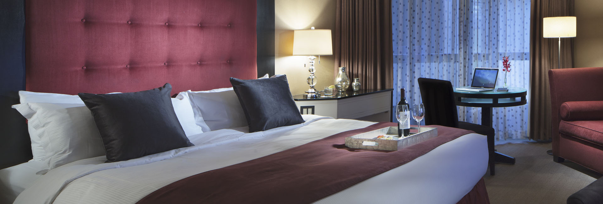 Metropolitan Hotel Vancouver, Luxury BedRoom
